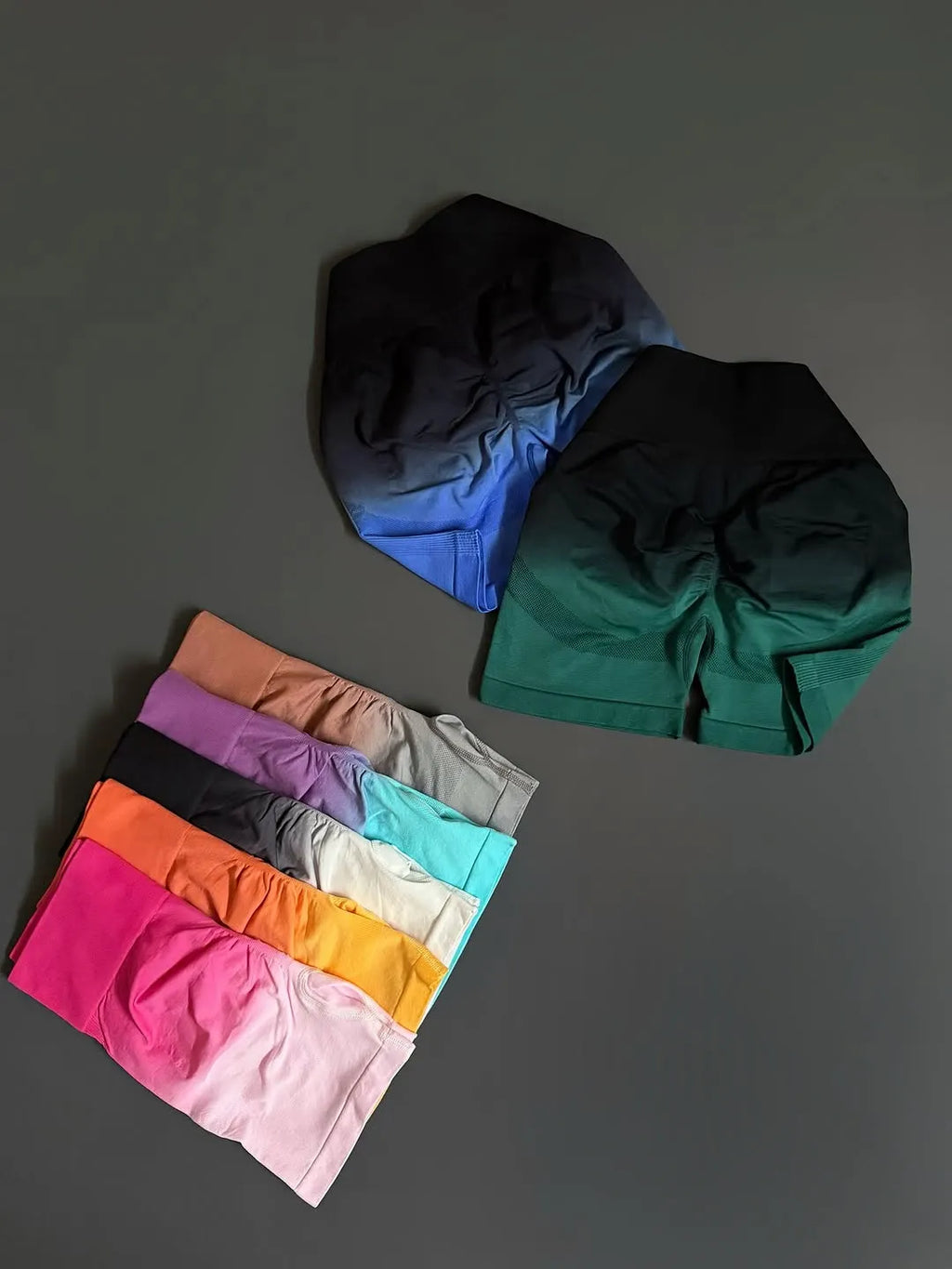Women’s Seamless Gradient Scrunch Workout Shorts